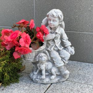 fiú kutyával kosárral virágtartó 35cm